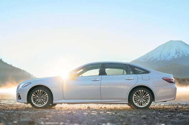 特別仕様車HYBRID 2.5 S“Elegance Style”