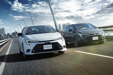 （左）：カローラ 特別仕様車 ACTIVE SPORT（2WD）